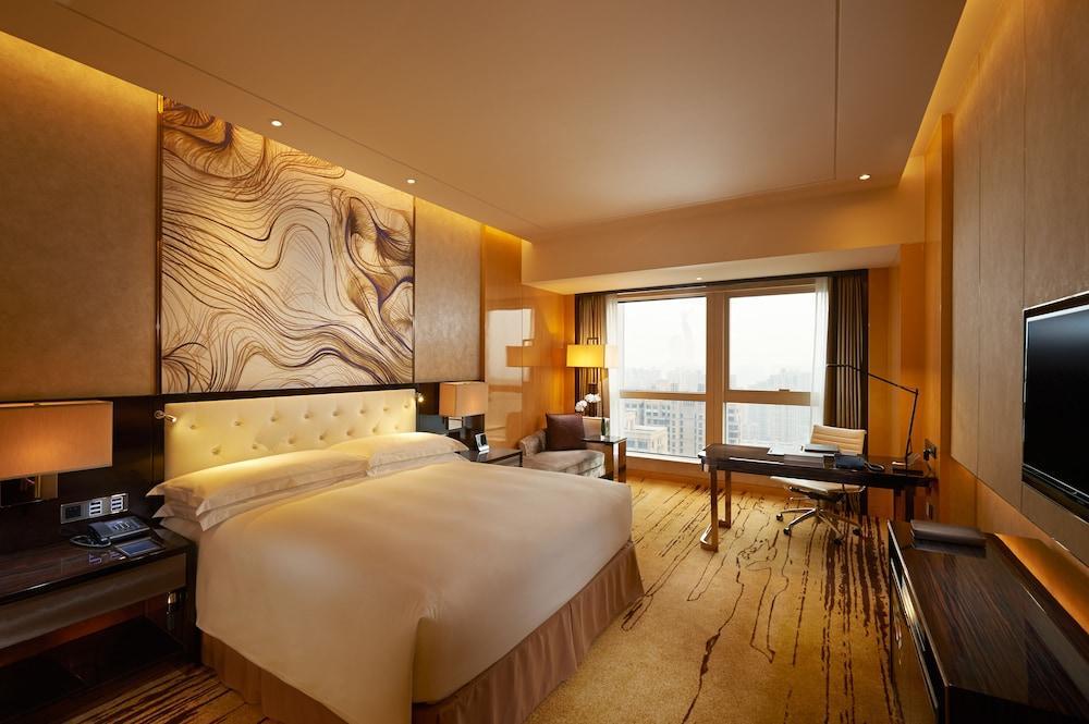 Hilton Zhengzhou Hotel Exterior photo
