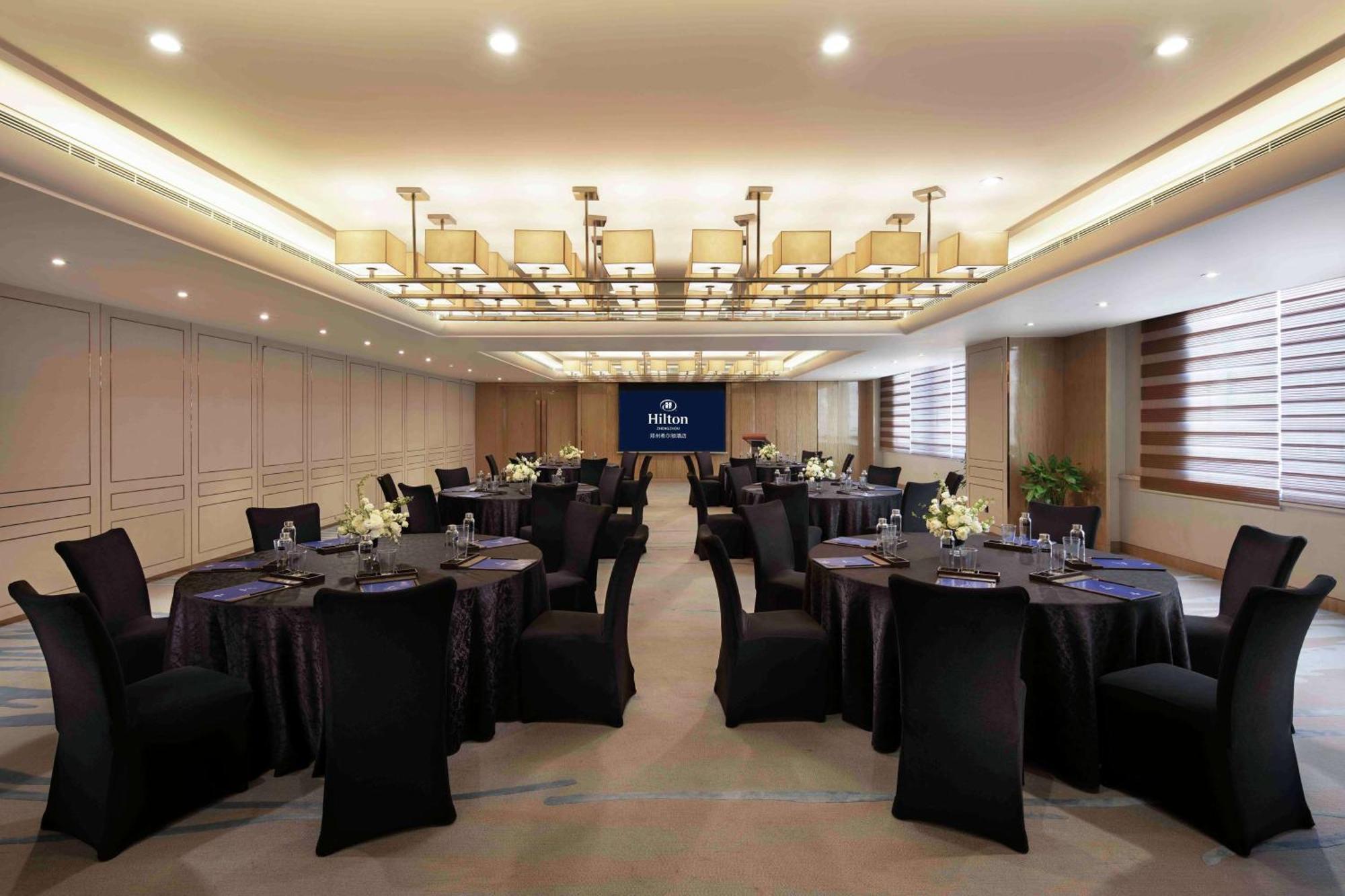 Hilton Zhengzhou Hotel Exterior photo