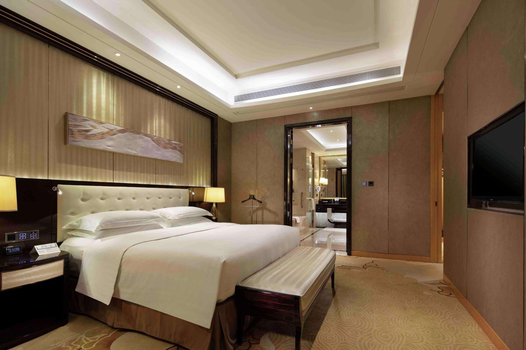 Hilton Zhengzhou Hotel Exterior photo