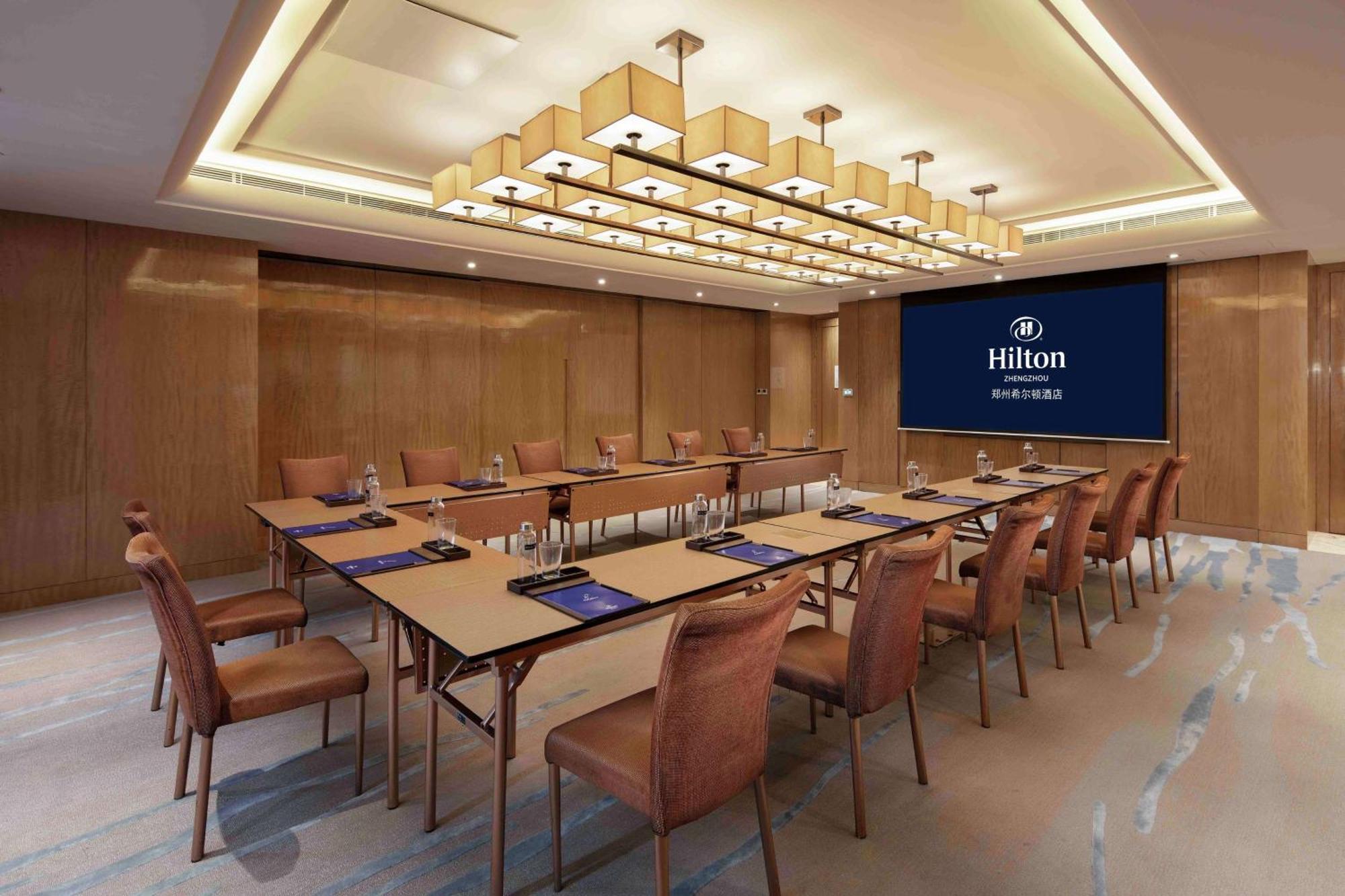 Hilton Zhengzhou Hotel Exterior photo