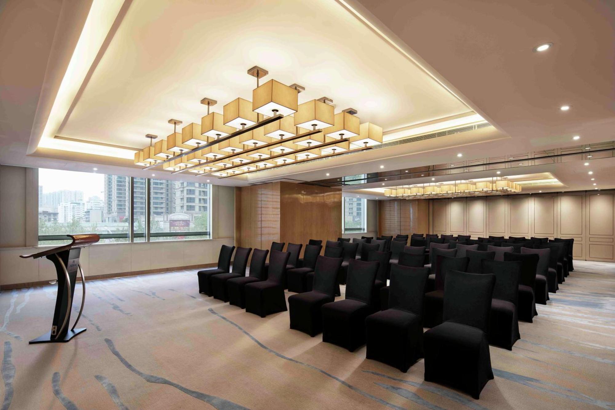 Hilton Zhengzhou Hotel Exterior photo