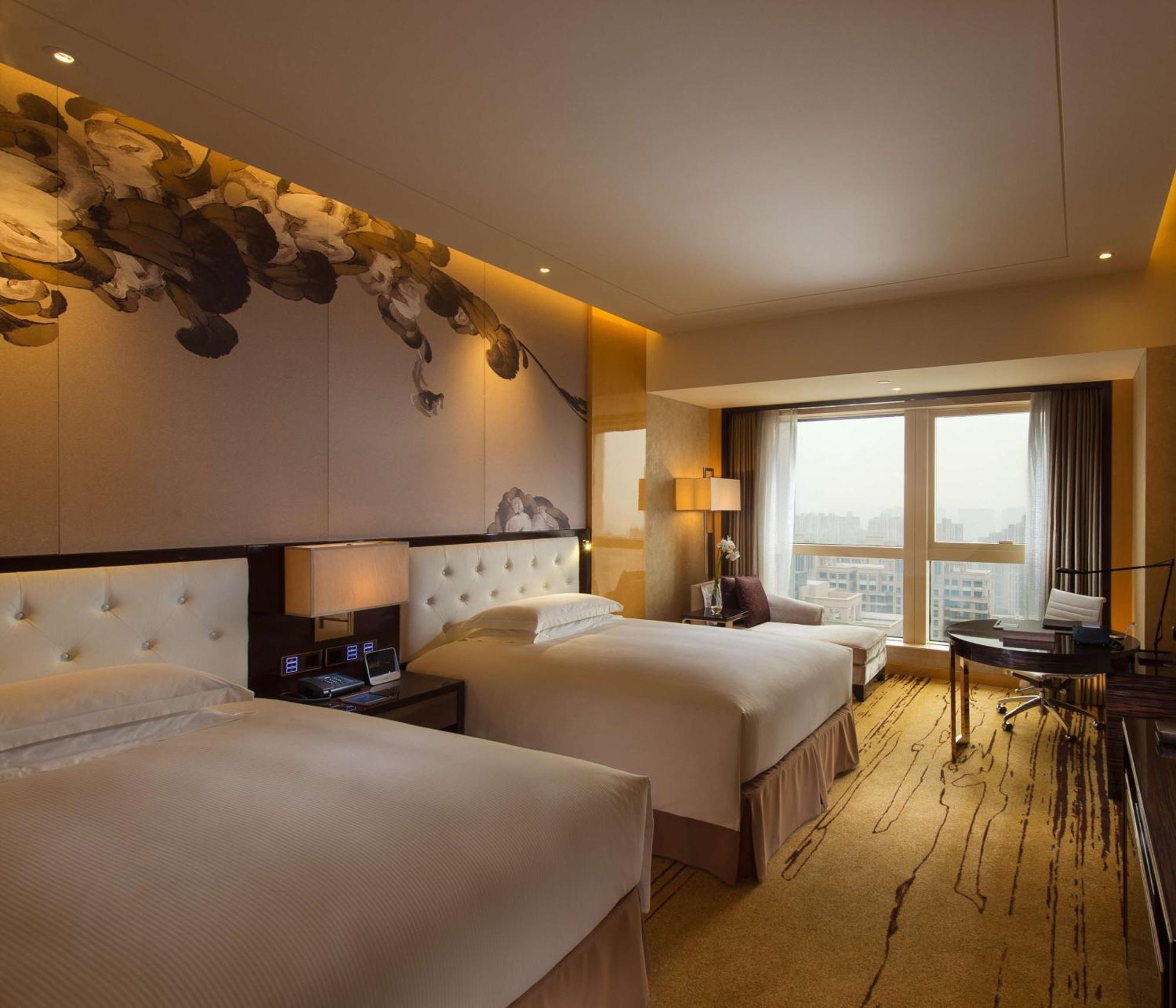 Hilton Zhengzhou Hotel Exterior photo