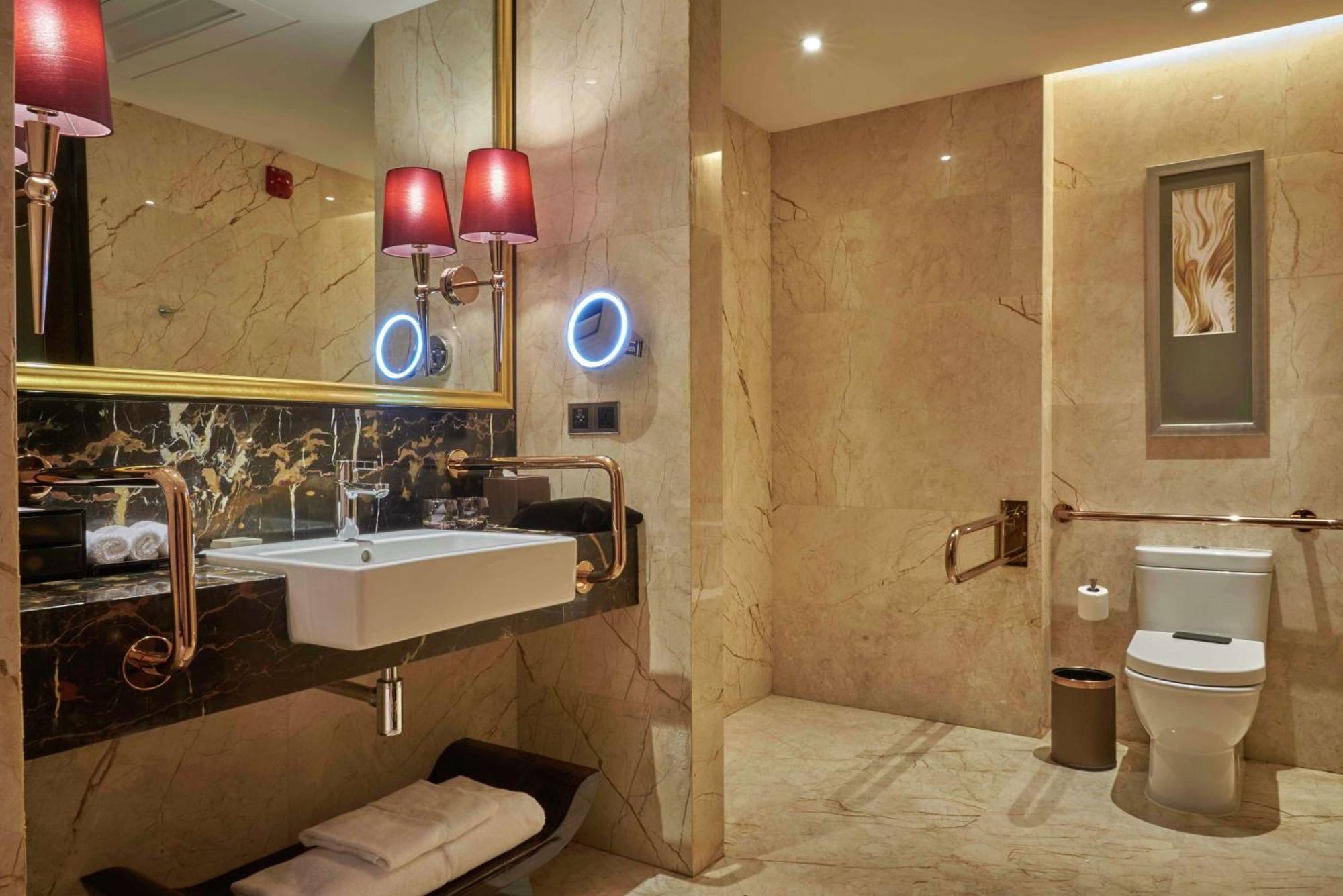 Hilton Zhengzhou Hotel Exterior photo