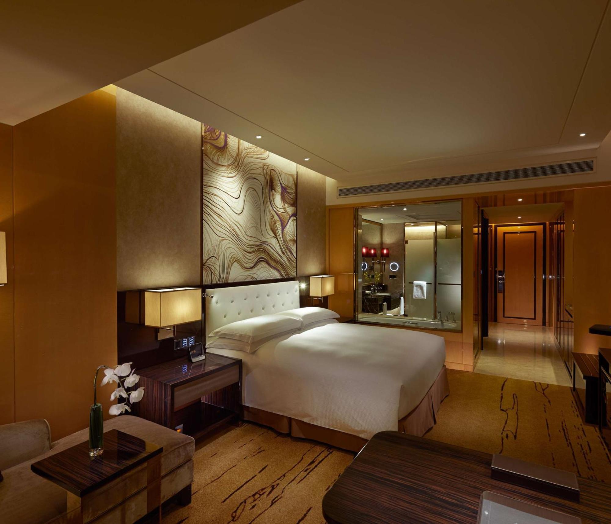 Hilton Zhengzhou Hotel Exterior photo