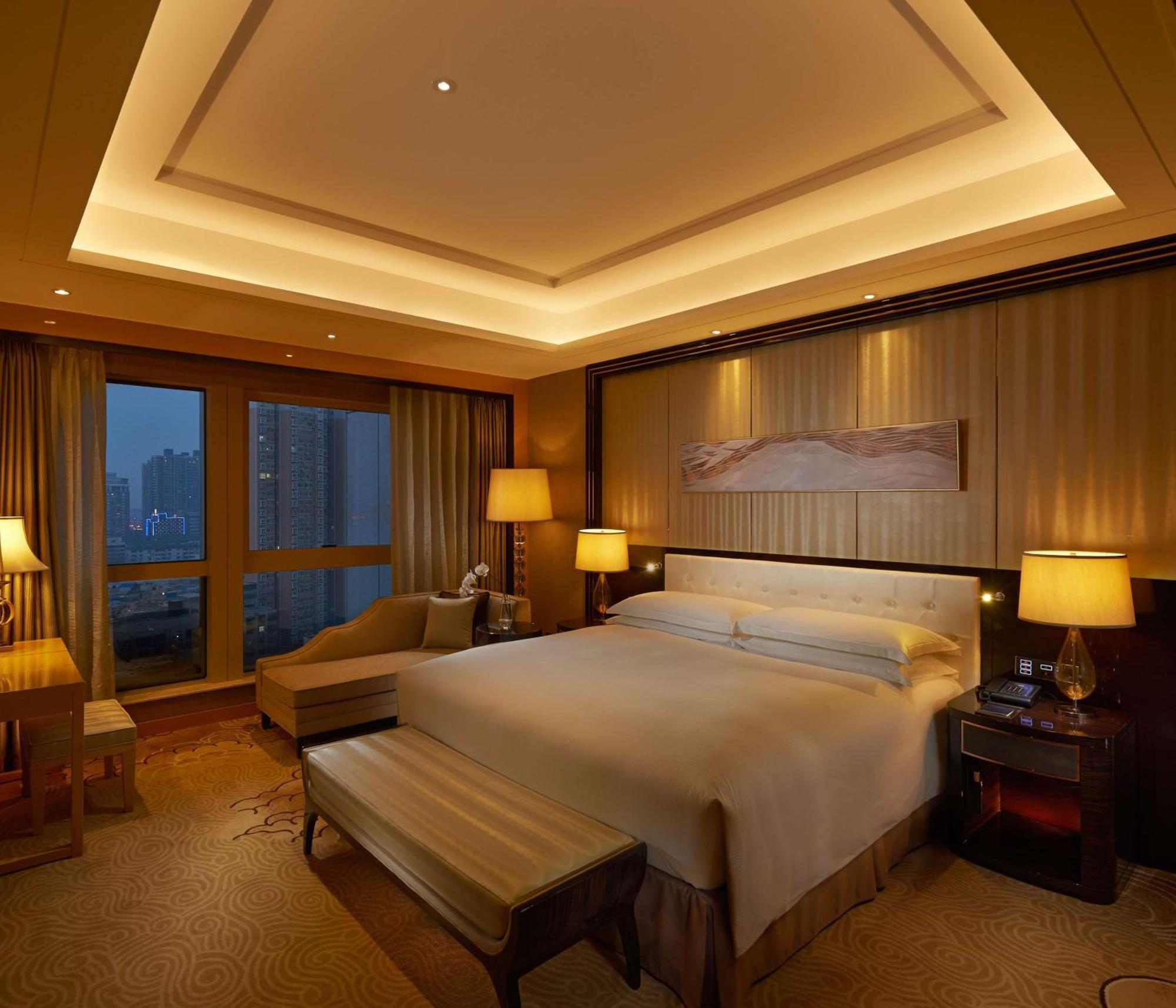 Hilton Zhengzhou Hotel Exterior photo