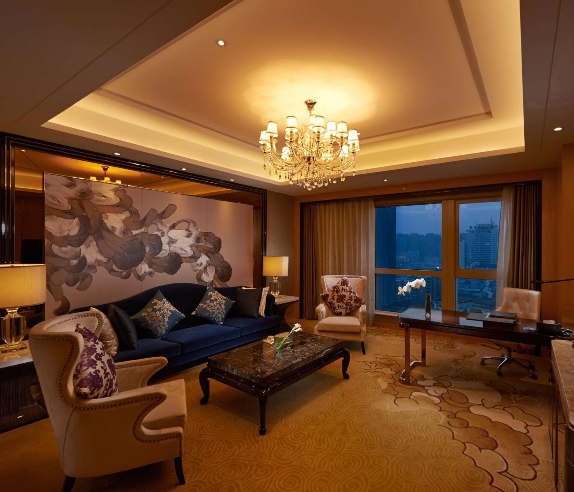 Hilton Zhengzhou Hotel Exterior photo