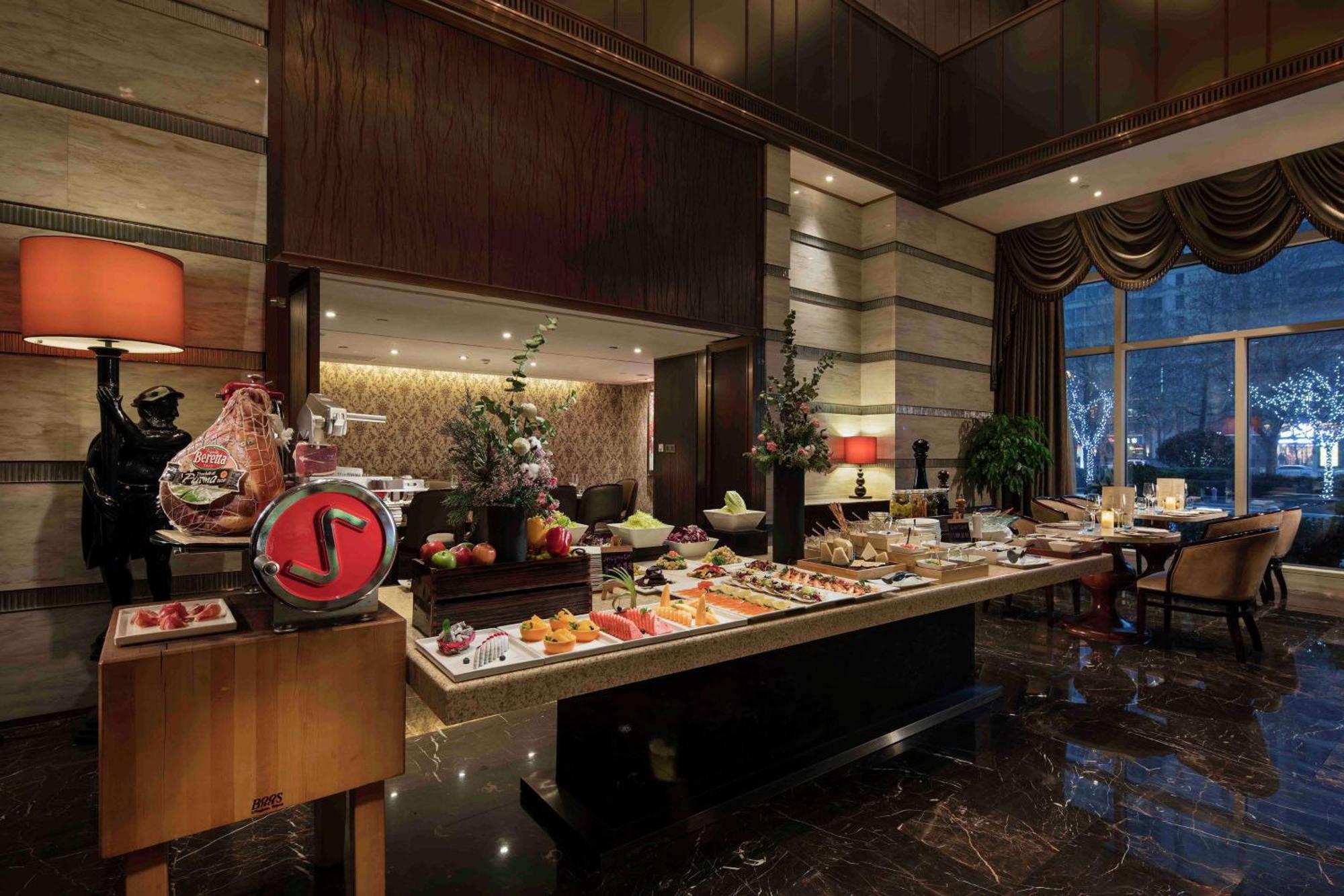 Hilton Zhengzhou Hotel Exterior photo
