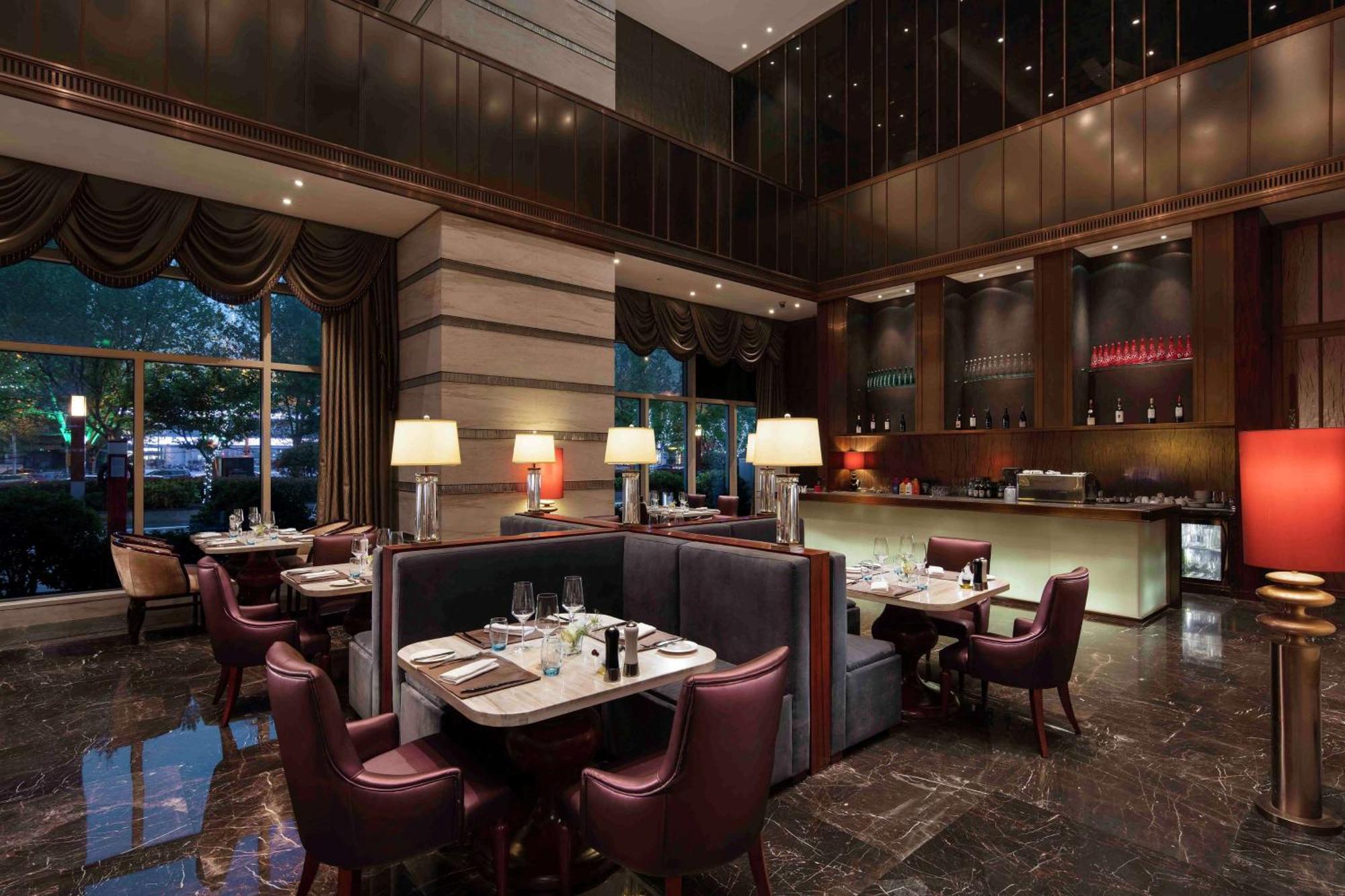 Hilton Zhengzhou Hotel Exterior photo