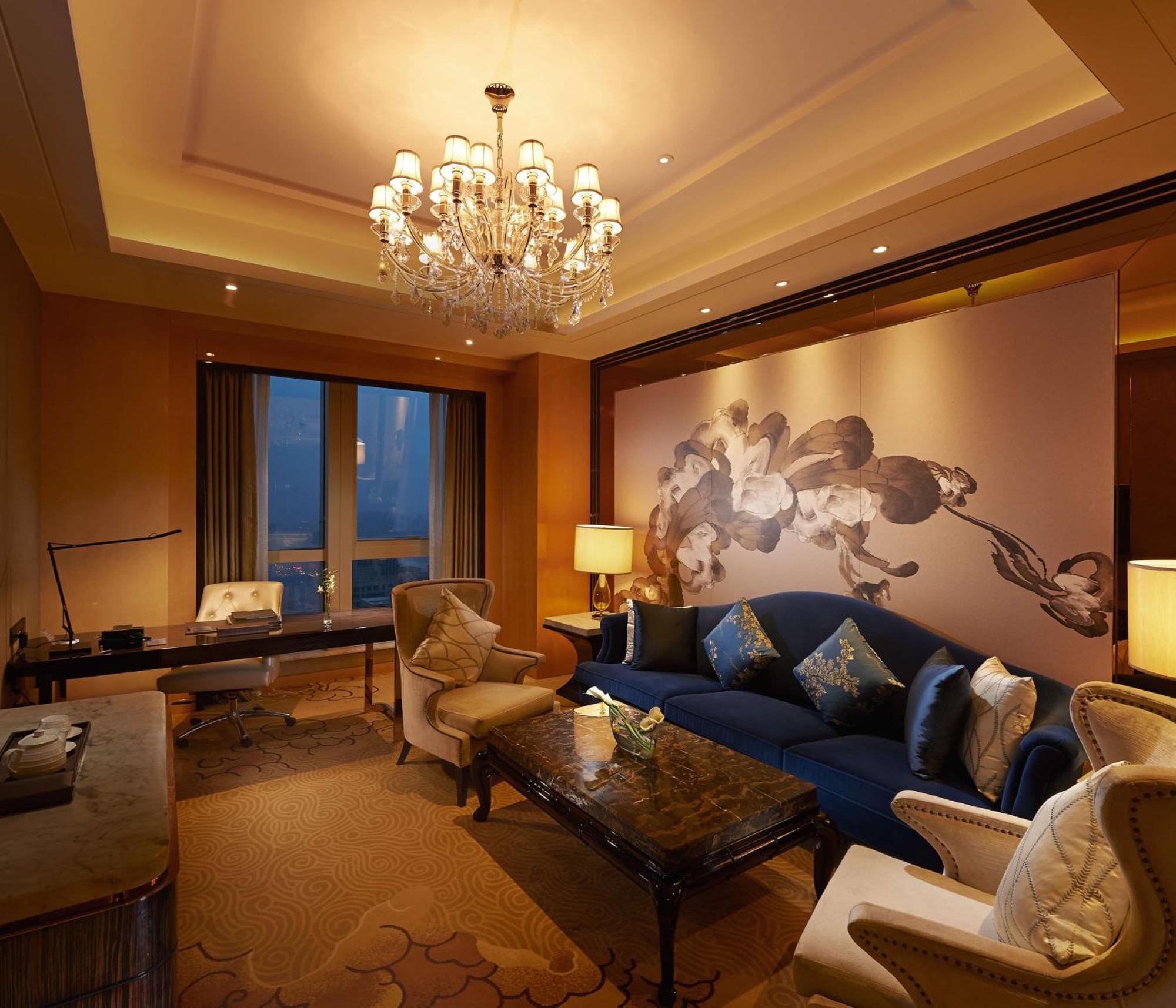 Hilton Zhengzhou Hotel Exterior photo