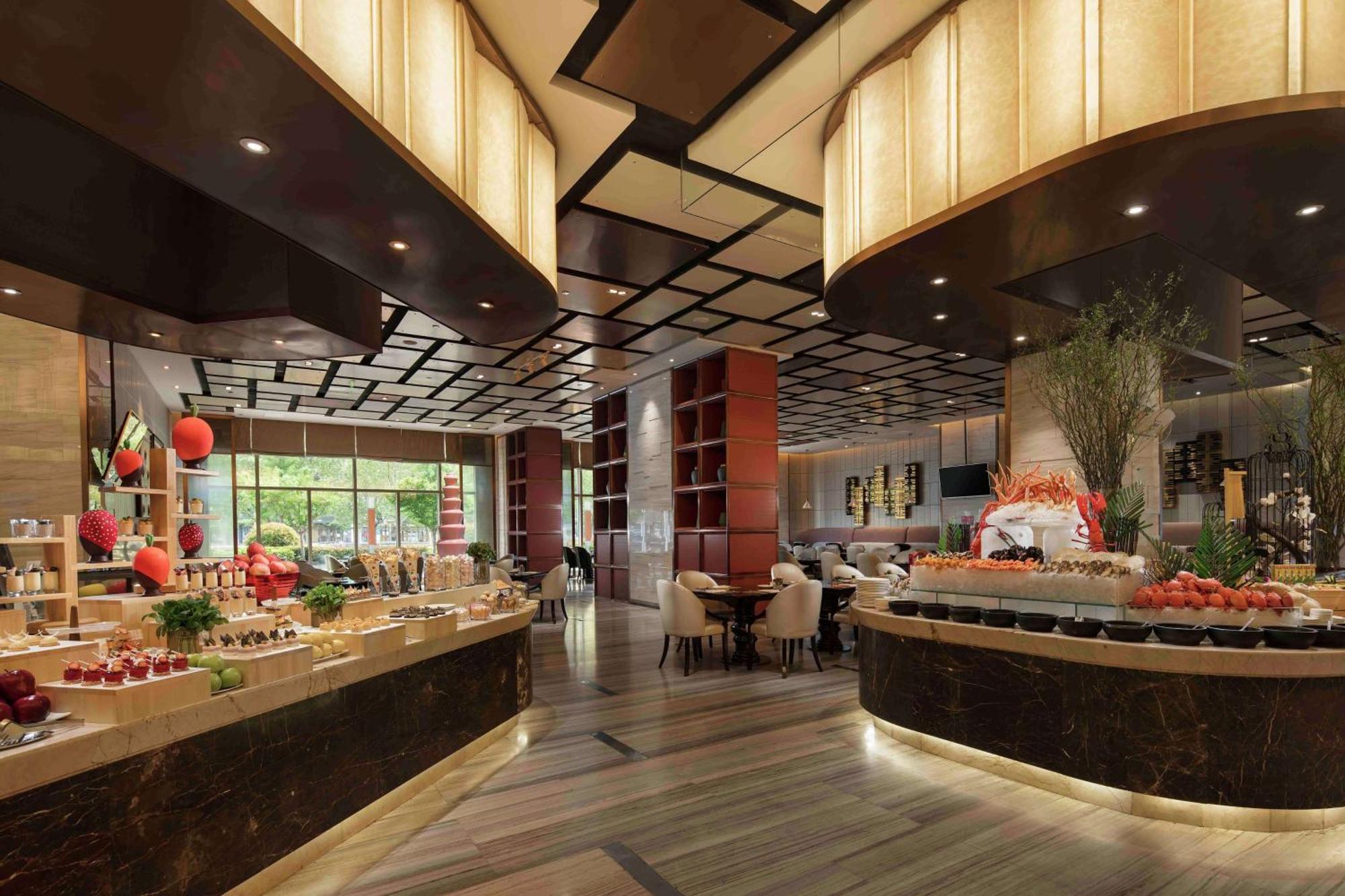Hilton Zhengzhou Hotel Exterior photo