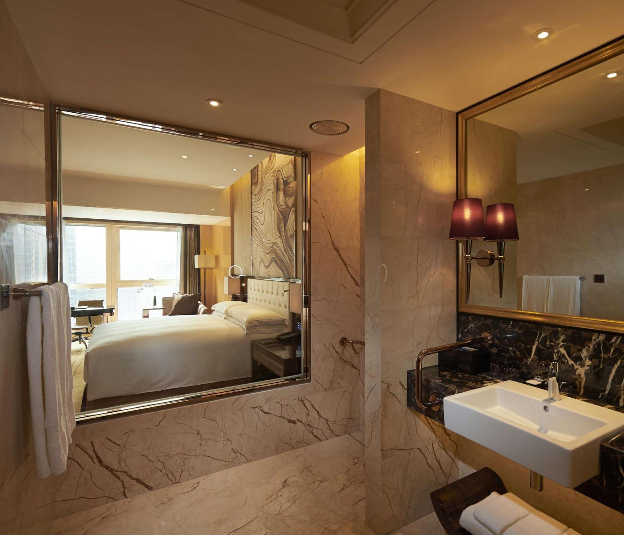 Hilton Zhengzhou Hotel Exterior photo