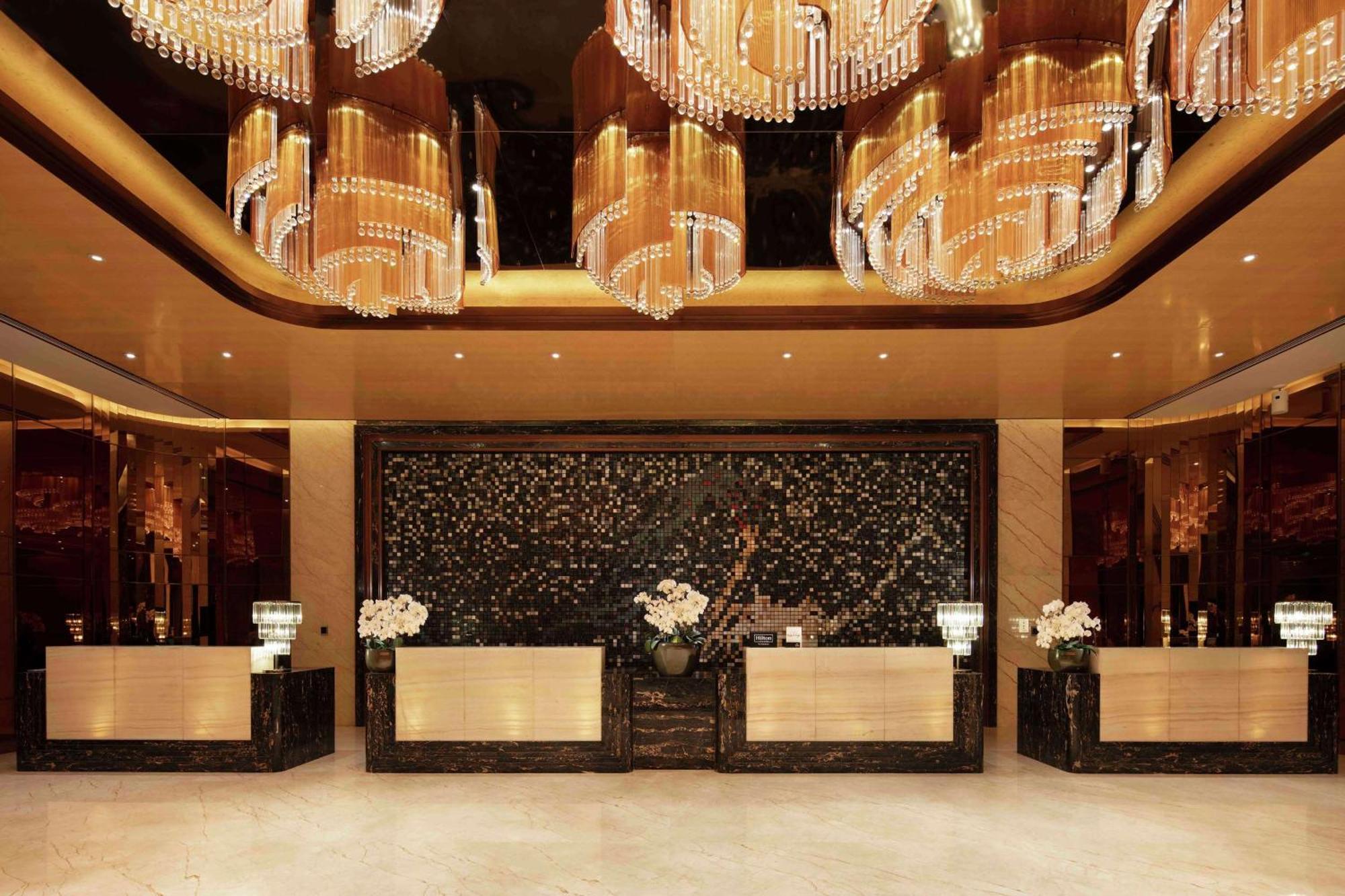 Hilton Zhengzhou Hotel Exterior photo
