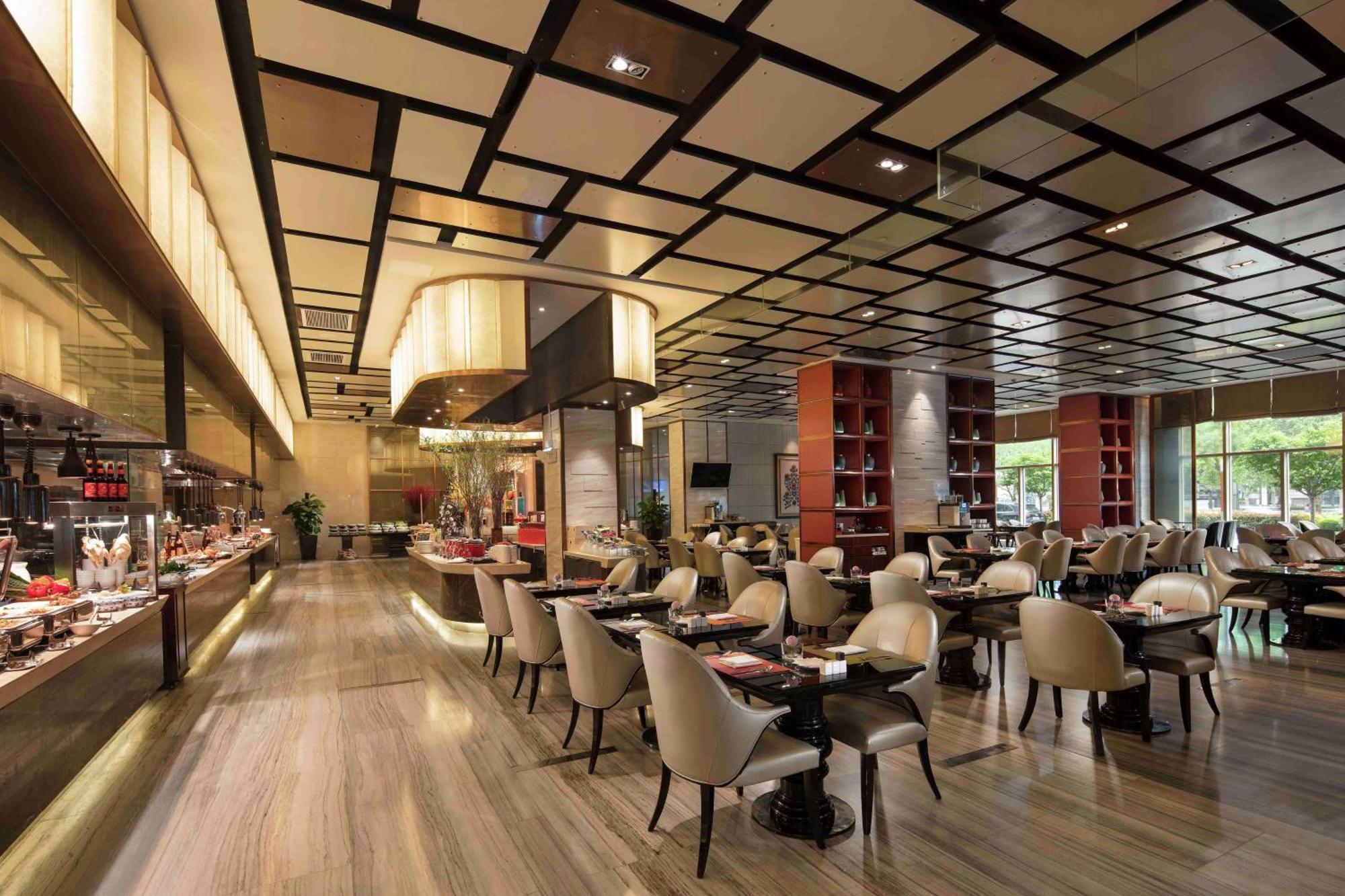 Hilton Zhengzhou Hotel Exterior photo