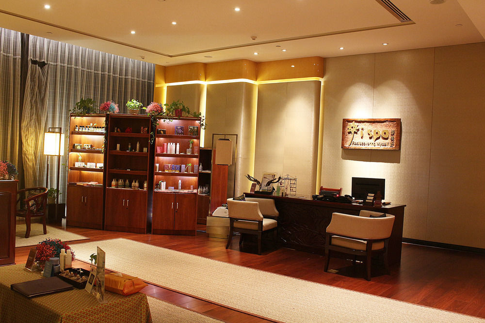 Hilton Zhengzhou Hotel Exterior photo