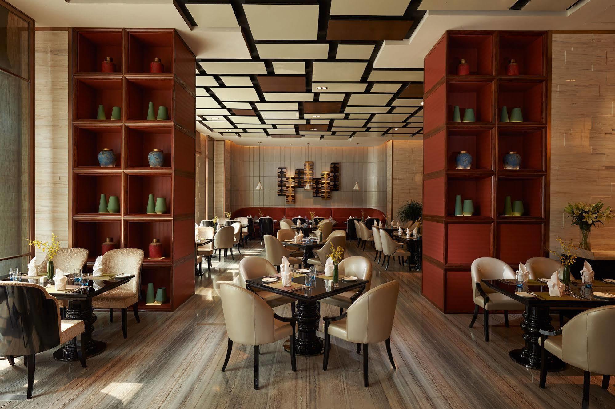Hilton Zhengzhou Hotel Exterior photo