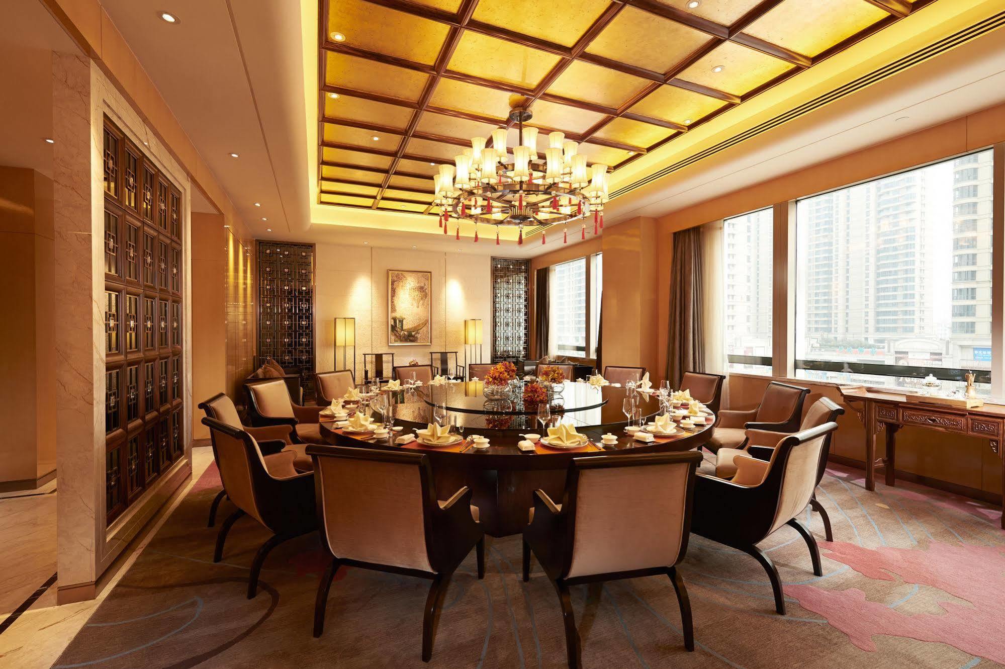 Hilton Zhengzhou Hotel Exterior photo